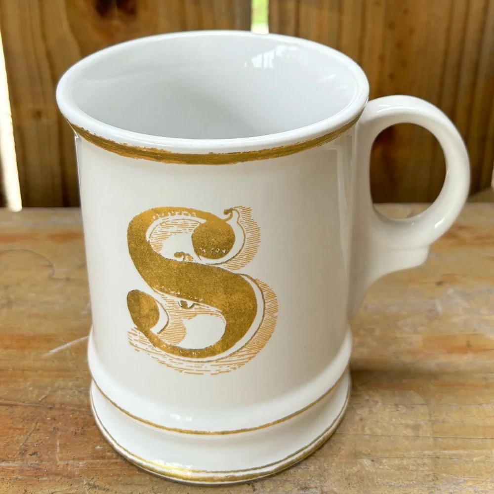 Williams Sonoma 2012 White & Gold Oversized Initial S Monogram Coffee Mug 15oz